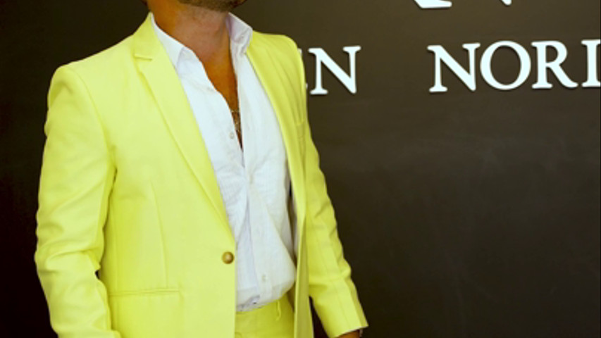 Traje amarillo