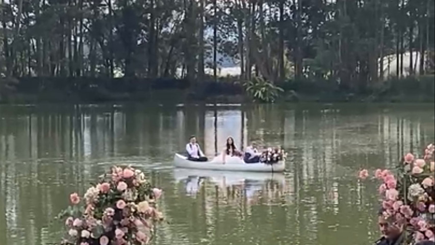 Una boda con una entrada y una banda sonora de película 