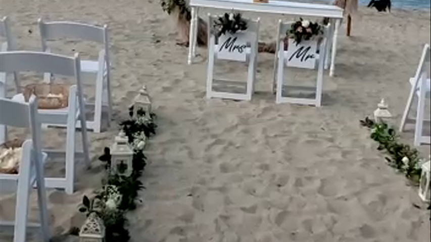 Decoración y altar en Playa Bonita 