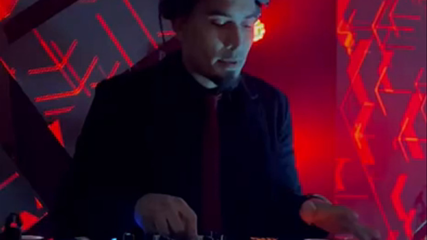 DJ