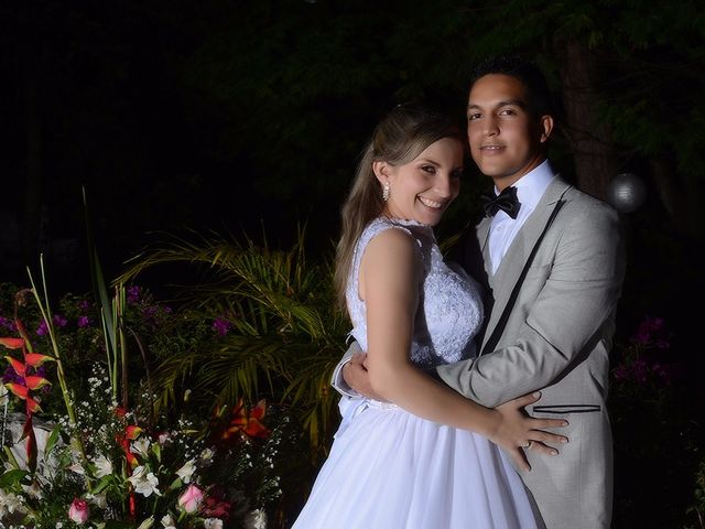 El matrimonio de Carlos y Laura en Cali, Valle del Cauca 30