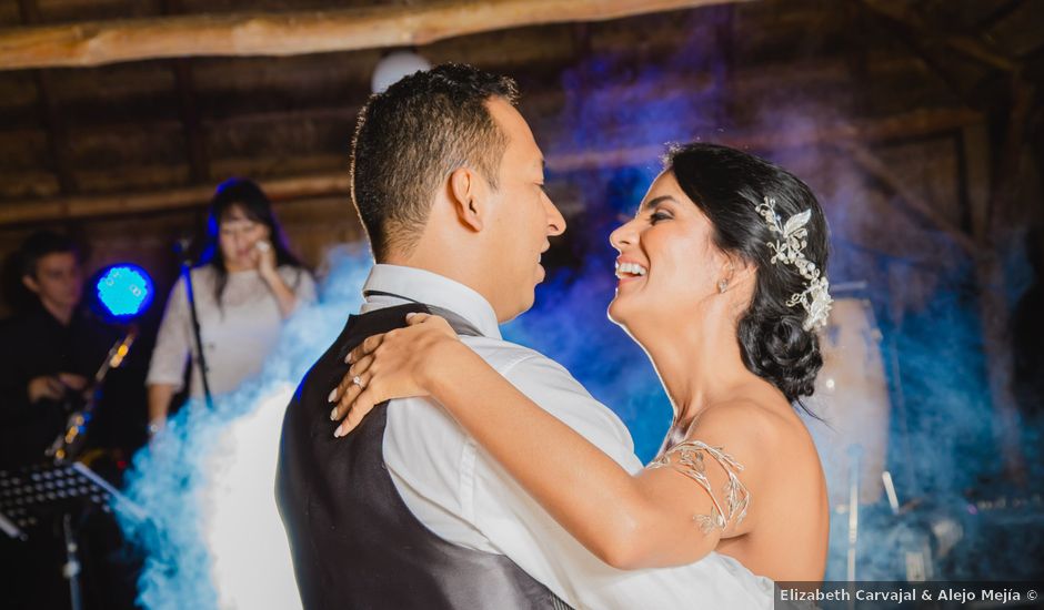 El matrimonio de Julio y Angela en Sabaneta, Antioquia
