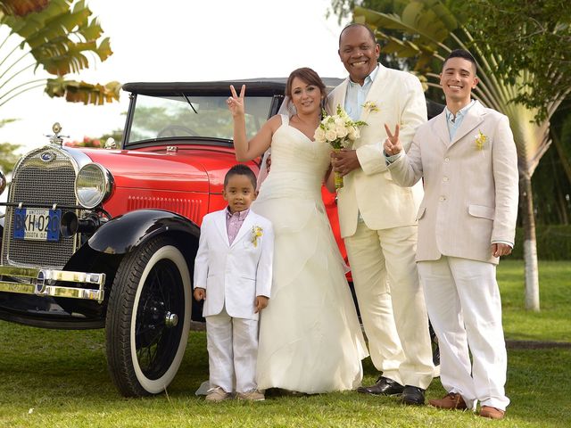 El matrimonio de Jesus Hinestroza y Clara Ortiz en Pereira, Risaralda 9