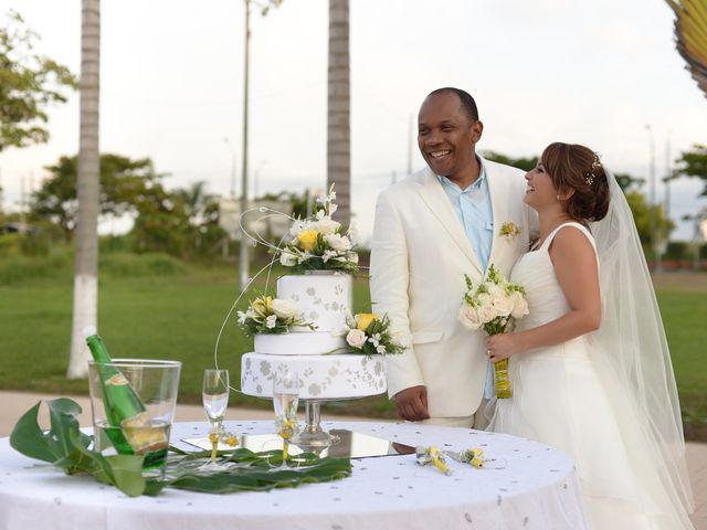 El matrimonio de Jesus Hinestroza y Clara Ortiz en Pereira, Risaralda 20