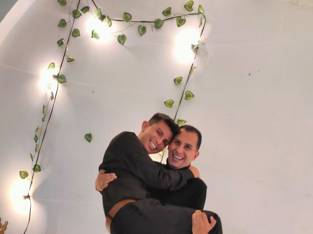 El matrimonio de Leonardo Andrés  y Anthony Daniel en Bogotá, Bogotá DC 15
