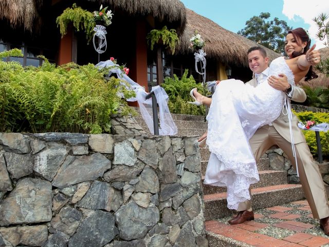 El matrimonio de Adrian y Alejandra en Medellín, Antioquia 15