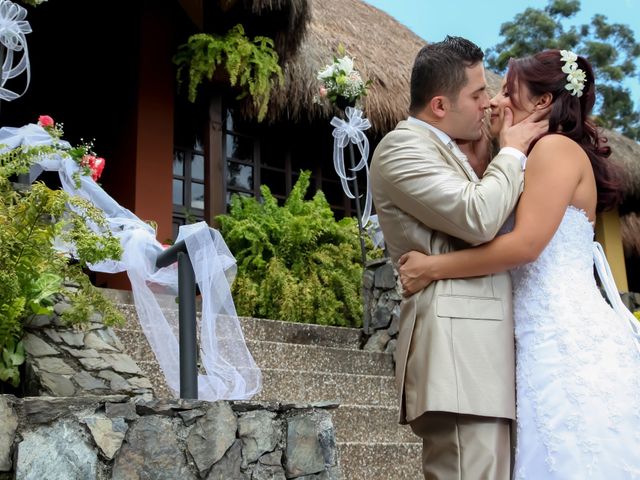 El matrimonio de Adrian y Alejandra en Medellín, Antioquia 17