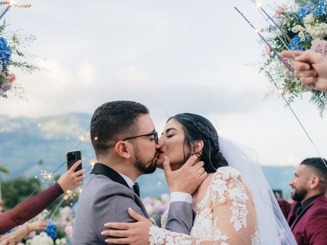 El matrimonio de Bayron Zapata y Emily Torres en Copacabana, Antioquia 3