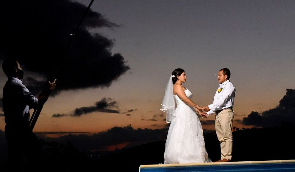 El matrimonio de Olimpo y Rosa en Nocaima, Cundinamarca