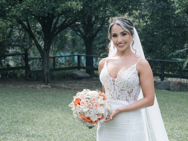 El matrimonio de Santiago Restrepo David y Ana Milena Arias Salazar en Medellín, Antioquia 4