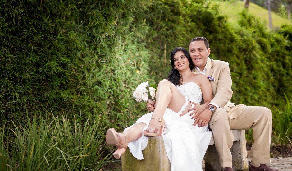 El matrimonio de Alex Mauricio Bedoya Sanchez y Gladys Estella Arango Toro en Medellín, Antioquia