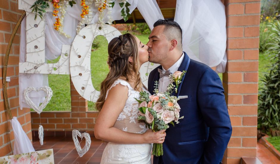 El matrimonio de Edward y Lorena en Sabaneta, Antioquia