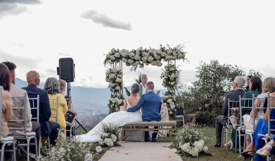 El matrimonio de Matthew  y Alison  en Envigado, Antioquia