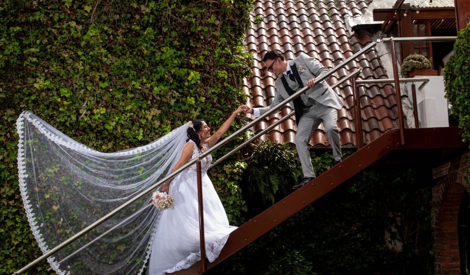 El matrimonio de Víctor   y Lina  en Bogotá, Bogotá DC