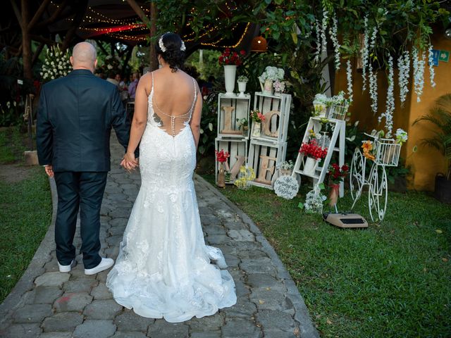 El matrimonio de Carolina y Julian en Cali, Valle del Cauca 33