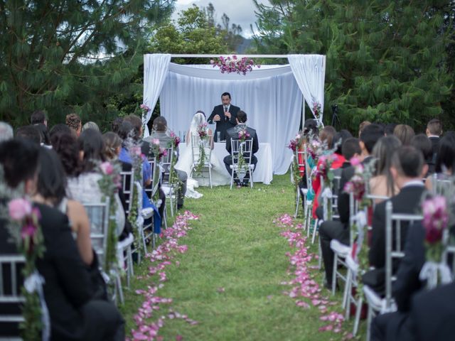 El matrimonio de Cristian y Paola en La Calera, Cundinamarca 23