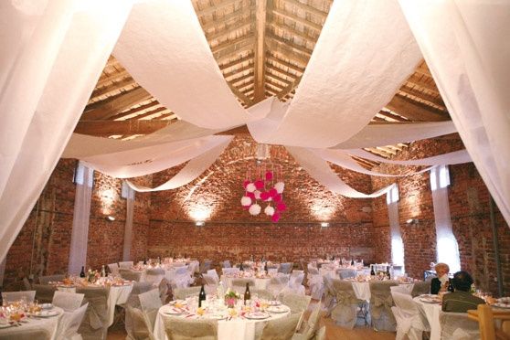 Ideas para decorar el techo en tu boda 6