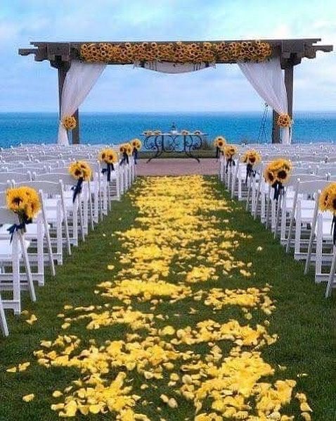 Consejos o ideas de decoración para boda temática girasoles en la playa 4