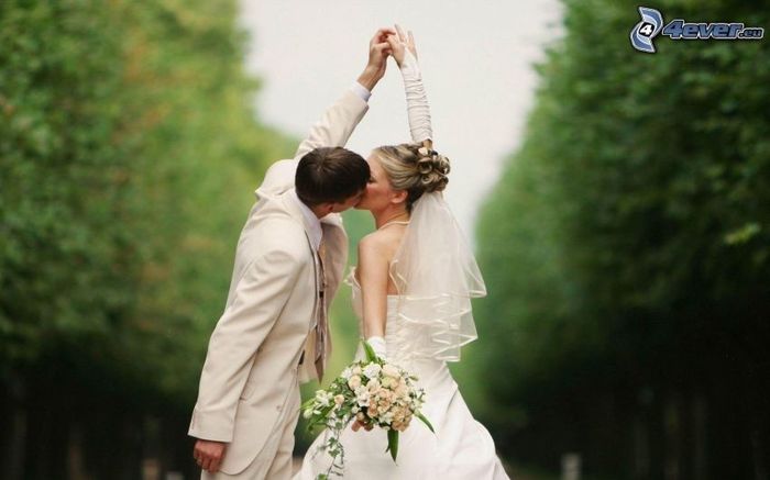 ¡El beso de recién casados! ¿Cuál se darán ustedes? 5