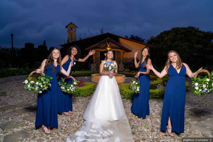 Damas de honor en azul oscuro 💙 ¿Te gusta ese color? - 1