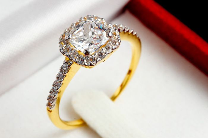 ¿De qué material es tu anillo de compromiso? 1