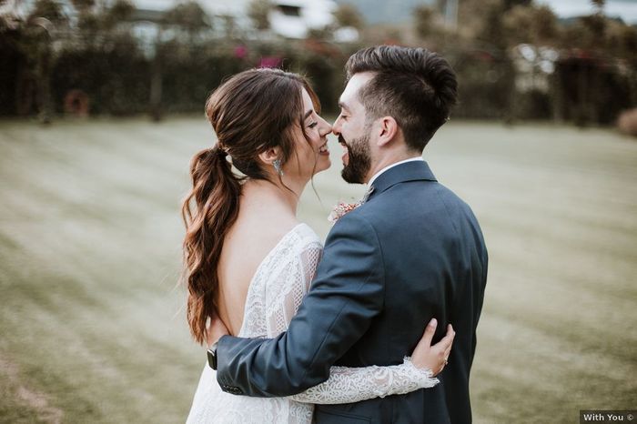 Un peinado para novias desenfadadas 😊 ¡Valóralo! 1