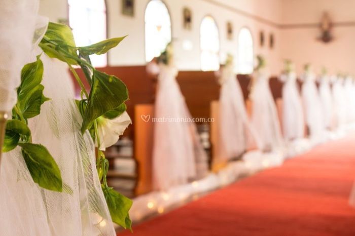 Decoración de la iglesia con flores y velo: ¿Cómo te parece? 2