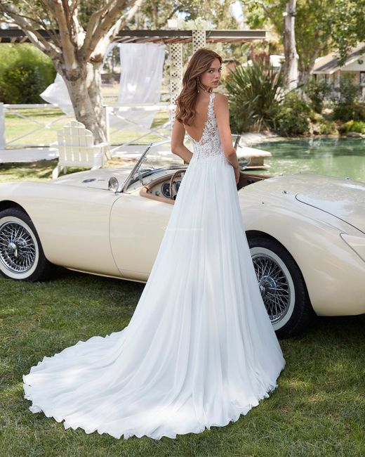 ¡Mira este vestido de novia por delante y por detrás! 😯 2