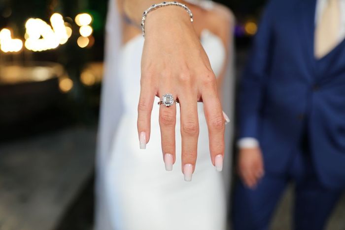 ¿Tu anillo de compromiso se parece a este? 👇 1