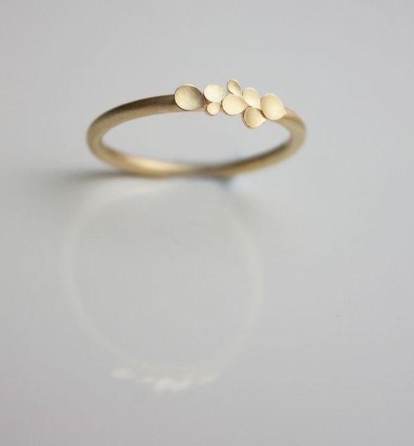 ¿Debe tener el anillo de compromiso alguna piedra o puede ser liso? 2