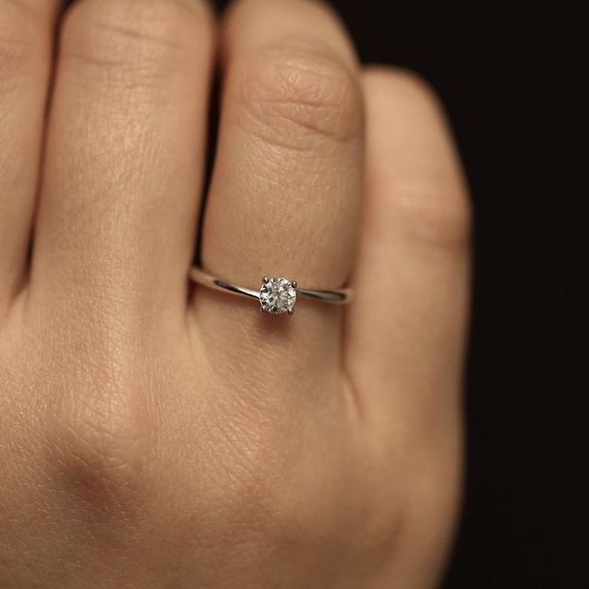 ¿Debe tener el anillo de compromiso alguna piedra o puede ser liso? - 1