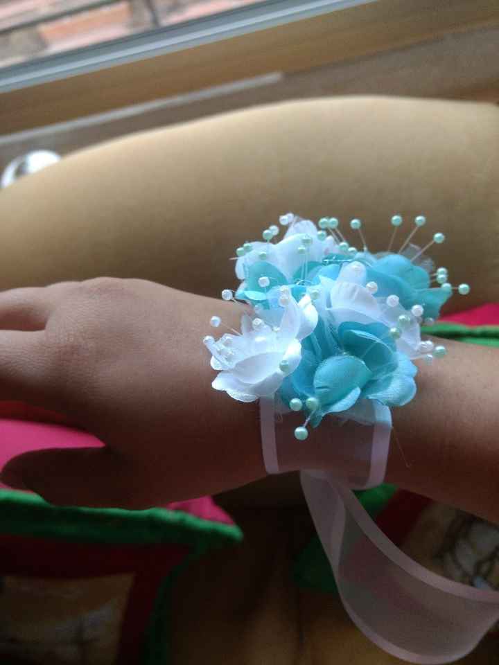 Corsage - 1