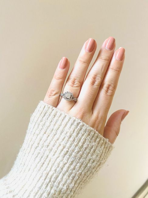 ¿De qué color es la piedra de tu anillo de compromiso? 💍 5