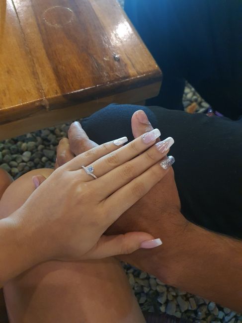 ¿Tenías las uñas arregladas cuando te propusieron matrimonio? 6