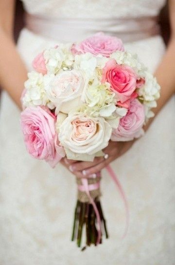 diseño de ramo de novia con rosas