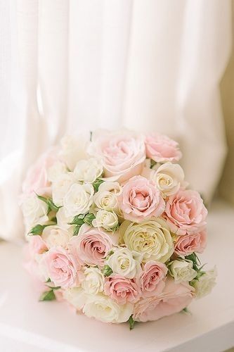hermoso ramo de novia elaborado con rosas
