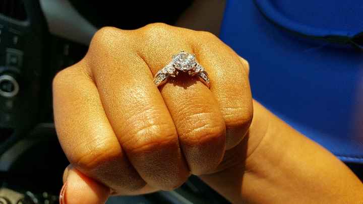 Chicas les presento mi anillo de compromiso .. es un anillo mientras tanto .. - 2