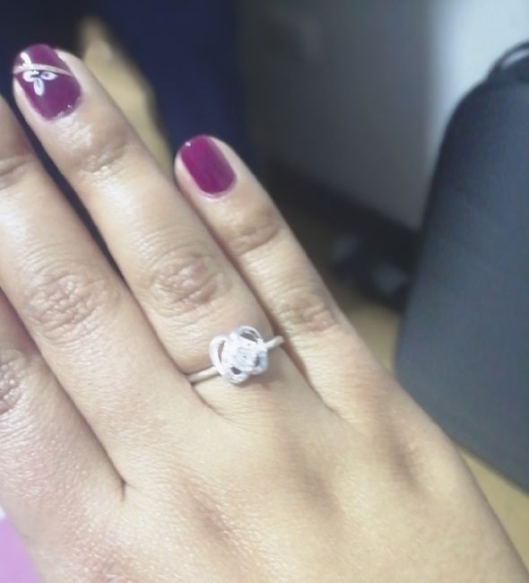 ¿Tenías las uñas arregladas cuando te entregaron el anillo? 💍 - 1