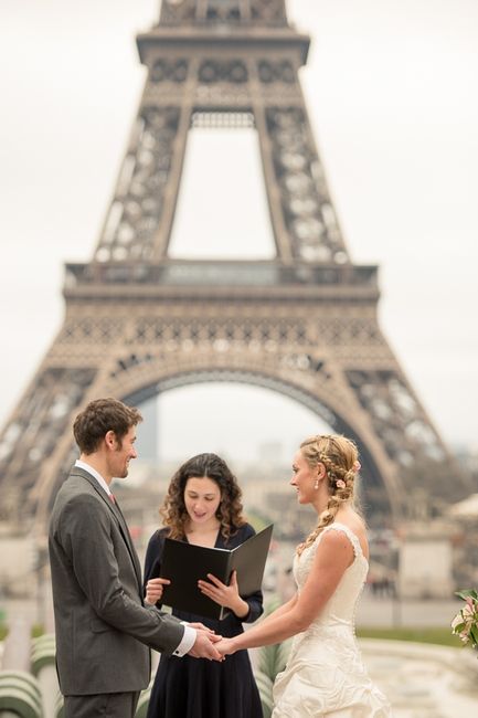 Matrimonio frente a la Torre Eiffel