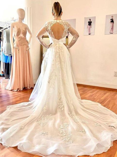 Reacciona a esta espalda del vestido de novia 👇 1