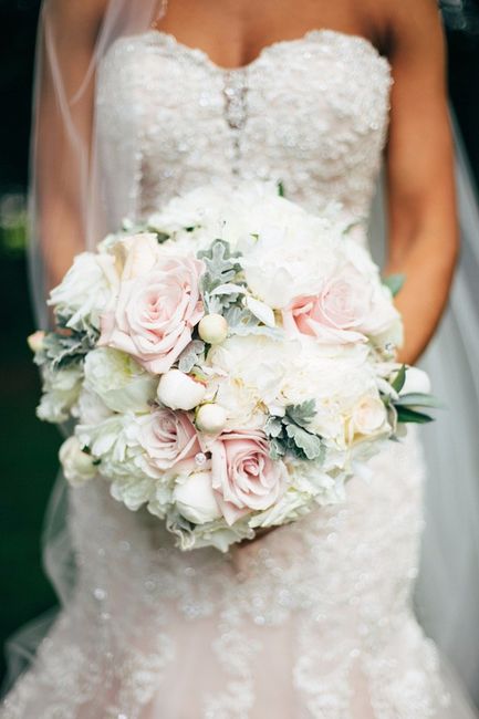 5 + 1 winter bouquets. Which one match your bridal style? 1