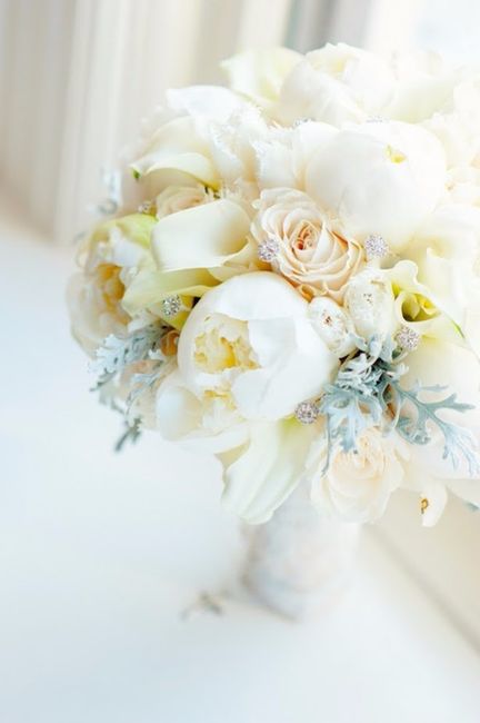 5 + 1 winter bouquets. Which one match your bridal style? 3