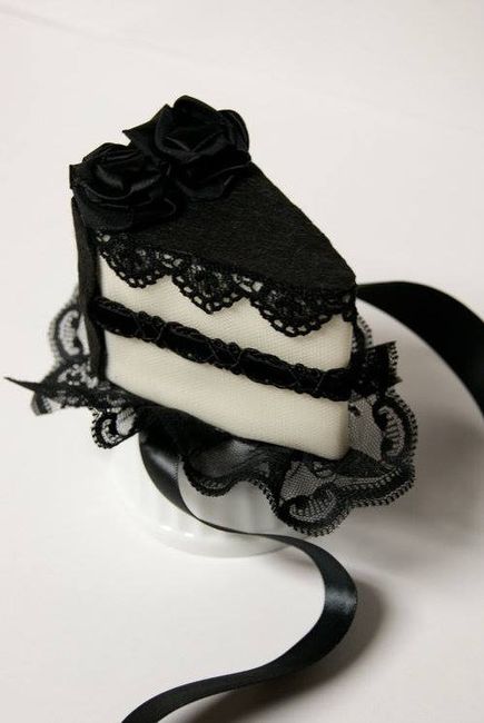 9 torta de bodas con encaje negro 2