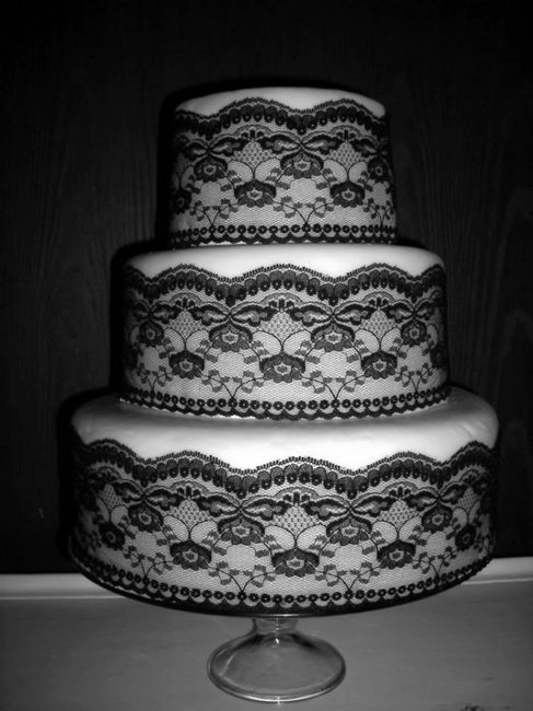 9 torta de bodas con encaje negro 3