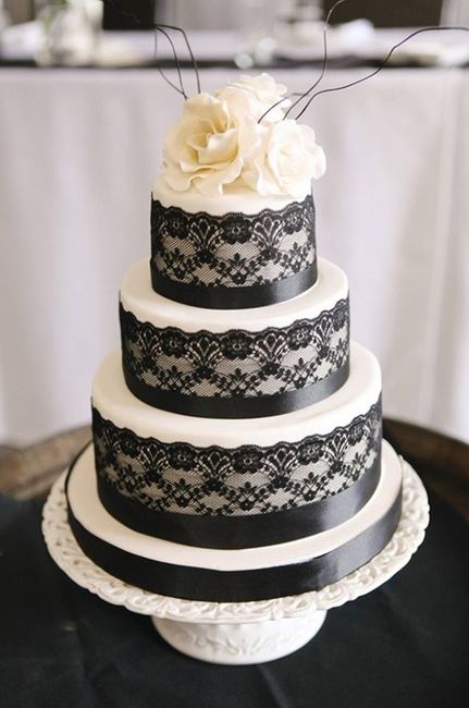 9 torta de bodas con encaje negro 6