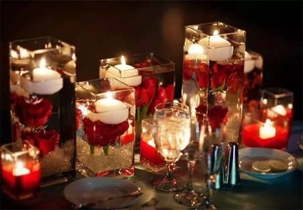 Centros de mesa con velas flotantes