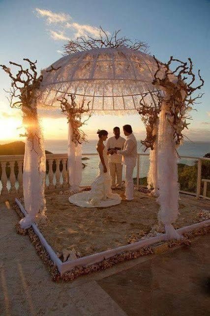 Altares para un matrimonio en la playa