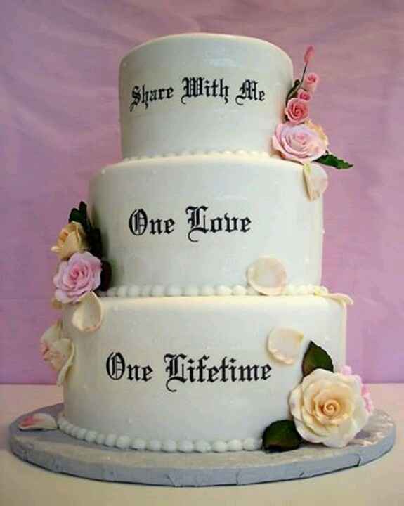 Escribe una frase de amor en el pastel