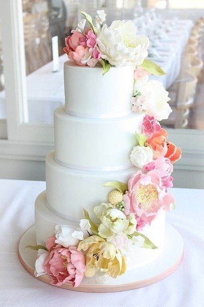 Pasteles con flores de azúcar