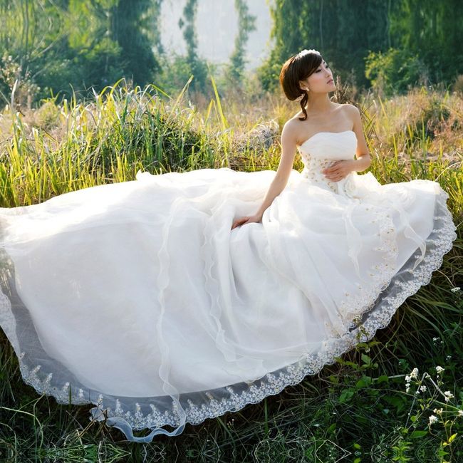 Vestido de novia con cola larga